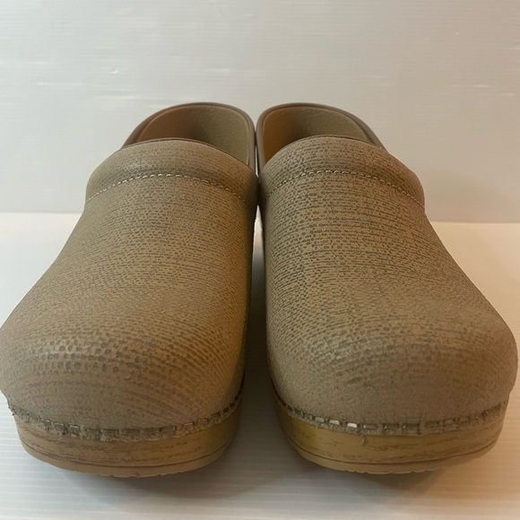 Dansko Professional Clogs Tan Leather Size EU 41 US 10.5 - 11 - Picture 2 of 9